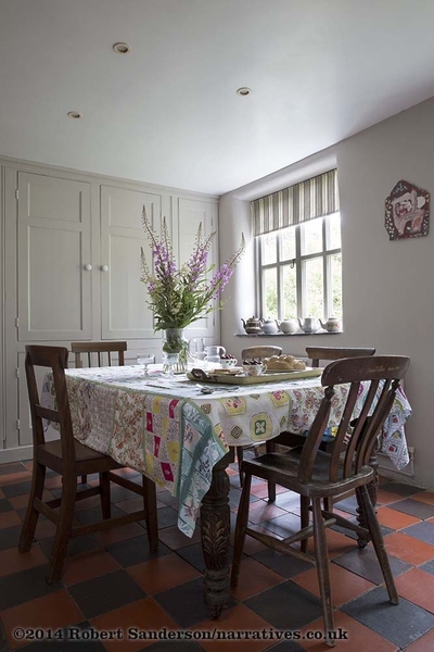 What paint colour for this room? It's a tricky one..