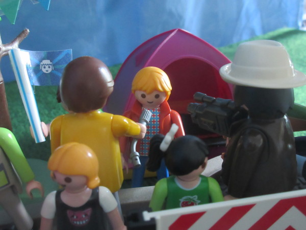 It's Royal Wedding day for the Playmobil people in our house...