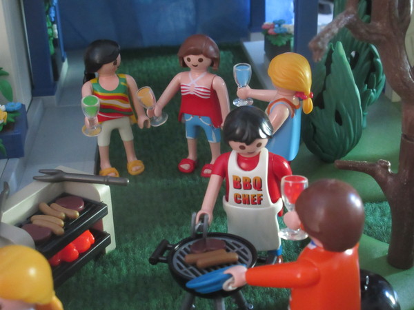 It's Royal Wedding day for the Playmobil people in our house...