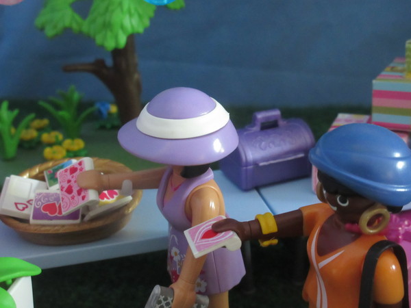 It's Royal Wedding day for the Playmobil people in our house...