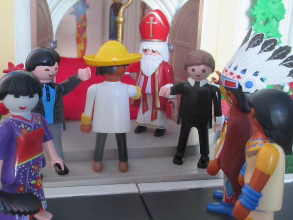 It's Royal Wedding day for the Playmobil people in our house...