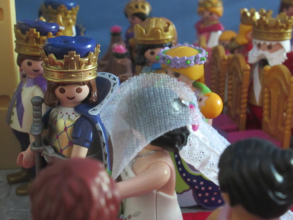 It's Royal Wedding day for the Playmobil people in our house...
