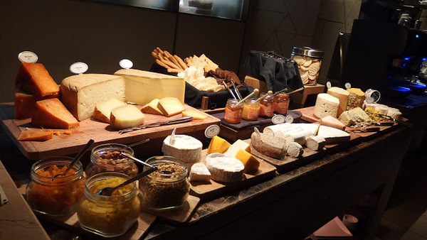Easy buffet for 60 with special dietary requirements.