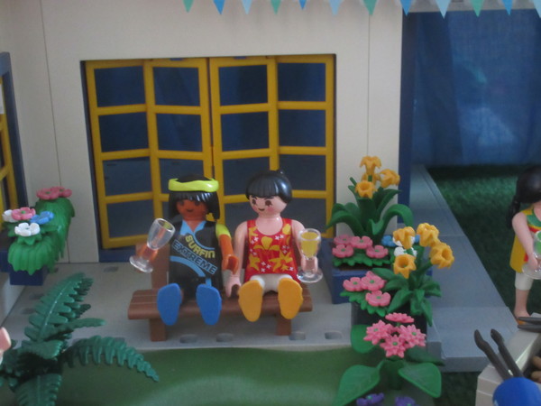 It's Royal Wedding day for the Playmobil people in our house...