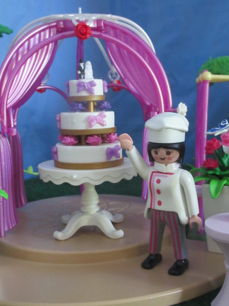 It's Royal Wedding day for the Playmobil people in our house...