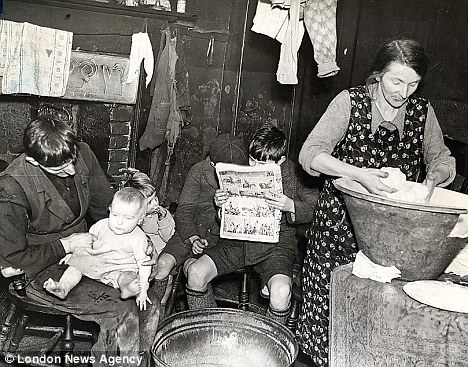 AIBU to think in the UK women generally dress in quite a frumpy way and to wish we wore period clothing.