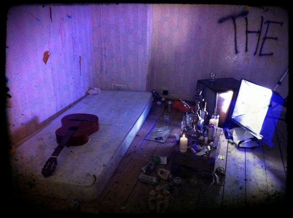 AIBU to ask you to upload a picture of your living room