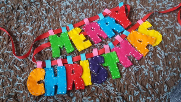 The one with the brief glimpse of summer. It’s countdown to Christmas thread 3!