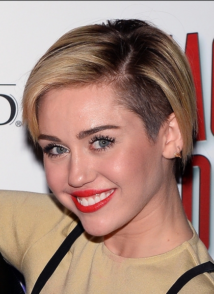 Help Growing out a pixie.