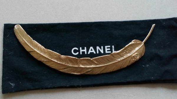 How to wear this/any tips to stop brooches from drooping?