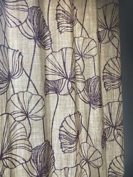 Do modern looking curtains with flowers exist?