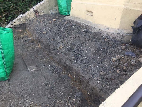 Front garden retaining wall - help needed!