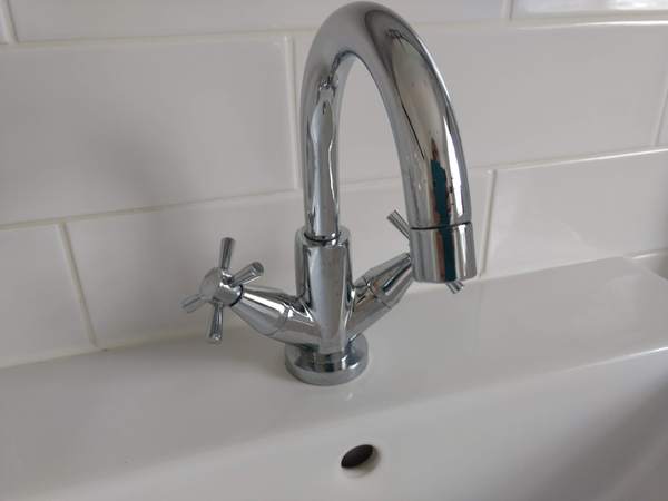 Dripping Taps - Collar Stuck <Piglet John?  Waves>