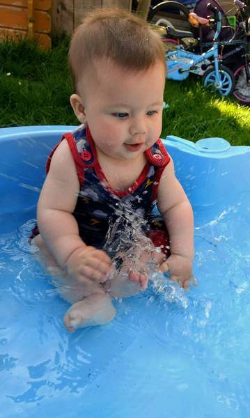 To ask what babies wear in summer?