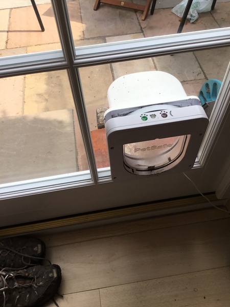 Can anyone recommend a good cat flap that reads microchip?