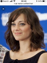 Who has good mid-length hair?