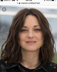 Who has good mid-length hair?