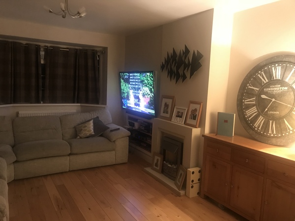 I need some inspiration - would anyone like to show me their living room?
