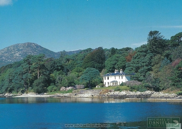 Graham Norton has sold his seaside house - thought you guys might like a peek