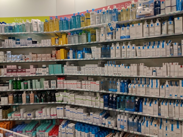 🐌 Fantastic Skincare: Heatwave, schmeatwave, we've got our trusty SPF50 and are donning wide brimmed hats