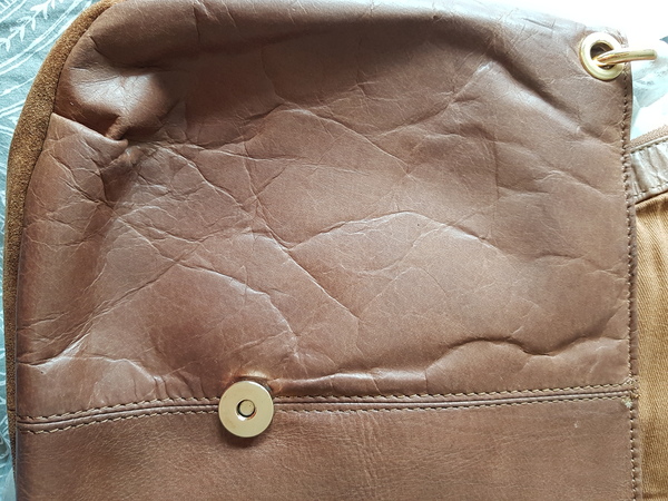 Is this Oasis bag supposed to look like this?