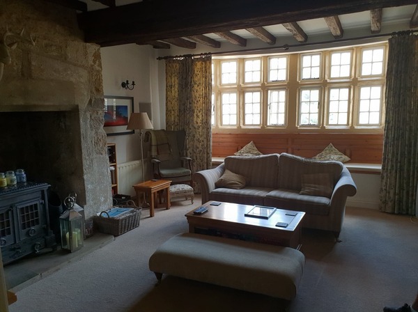 I need some inspiration - would anyone like to show me their living room?