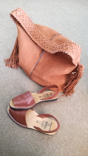 Got my new bag, got my new pretendy Palmaira sandals ...