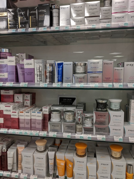 🐌 Fantastic Skincare: Heatwave, schmeatwave, we've got our trusty SPF50 and are donning wide brimmed hats