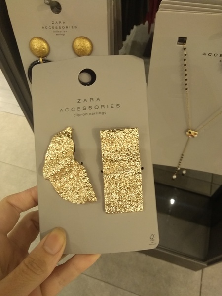 This thread is about as French as a Sainsbury's baguette