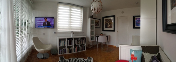 I need some inspiration - would anyone like to show me their living room?