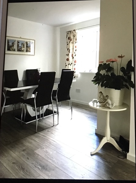 I need some inspiration - would anyone like to show me their living room?