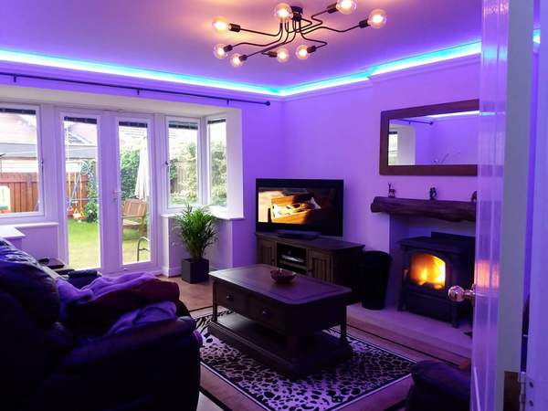 I need some inspiration - would anyone like to show me their living room?