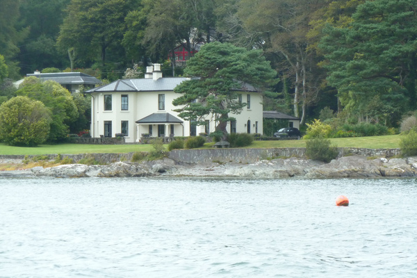 Graham Norton has sold his seaside house - thought you guys might like a peek