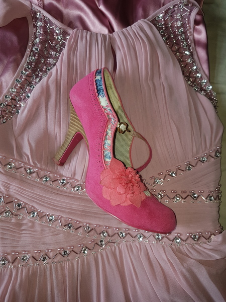 Do these shoes go with this dress (pics)