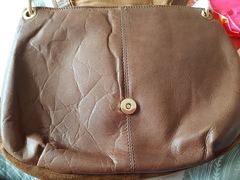 Is this Oasis bag supposed to look like this?
