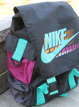 More is DD BU? A flipping tote bag??? For School???