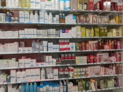 🐌 Fantastic Skincare: Heatwave, schmeatwave, we've got our trusty SPF50 and are donning wide brimmed hats