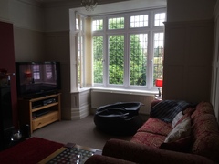I need some inspiration - would anyone like to show me their living room?