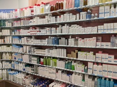 🐌 Fantastic Skincare: Heatwave, schmeatwave, we've got our trusty SPF50 and are donning wide brimmed hats