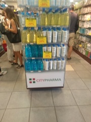 🐌 Fantastic Skincare: Heatwave, schmeatwave, we've got our trusty SPF50 and are donning wide brimmed hats