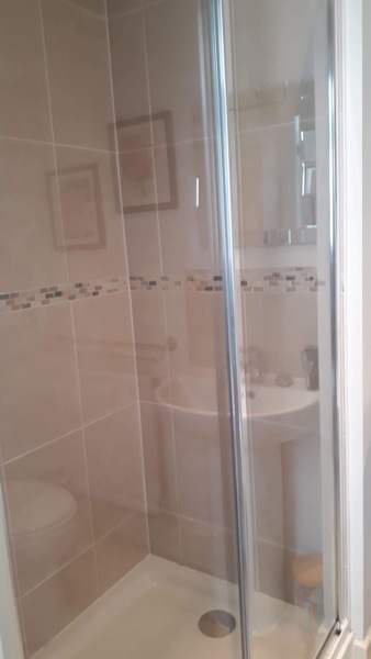 How do you get glass shower doors to look clean?