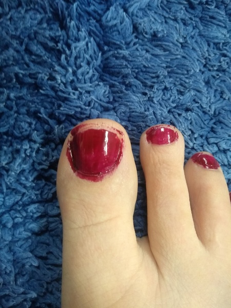 Spray for before nail varnish, for clumsy people