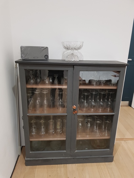 Does any one have a kitchen with only floor units no wall units...