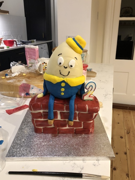 Humpty Dumpty cake- fondant on a chocolate egg?