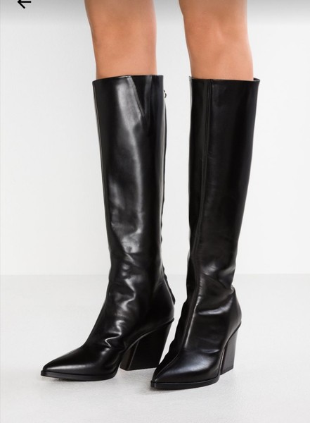 Les Parisiennes de Mamansnet: Orangutans in Paris make for poor gondoliers