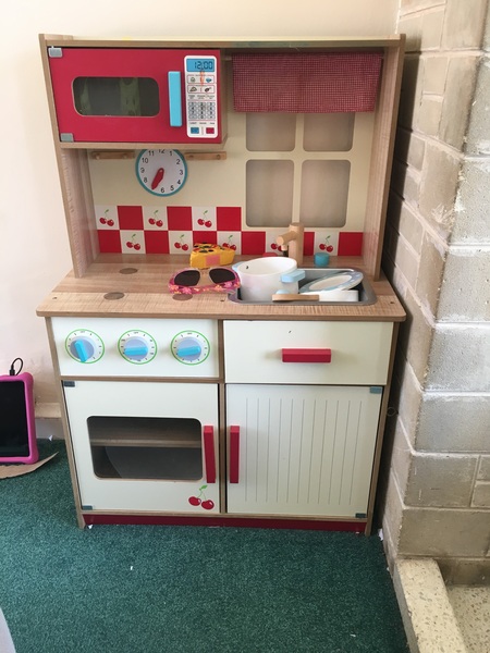 Play kitchen upcycle