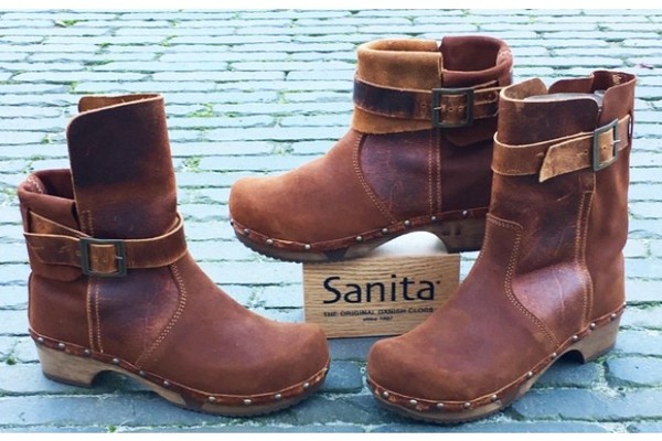 Not fashionable but I want clog boots