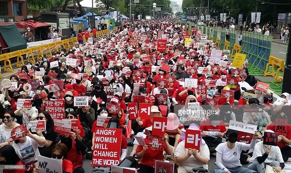 Take off the Corset - South Korean movement
