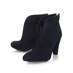 Les Parisiennes de Mamansnet: Orangutans in Paris make for poor gondoliers