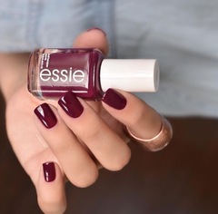 🐌 Fantastic Skincare: Heatwave, schmeatwave, we've got our trusty SPF50 and are donning wide brimmed hats